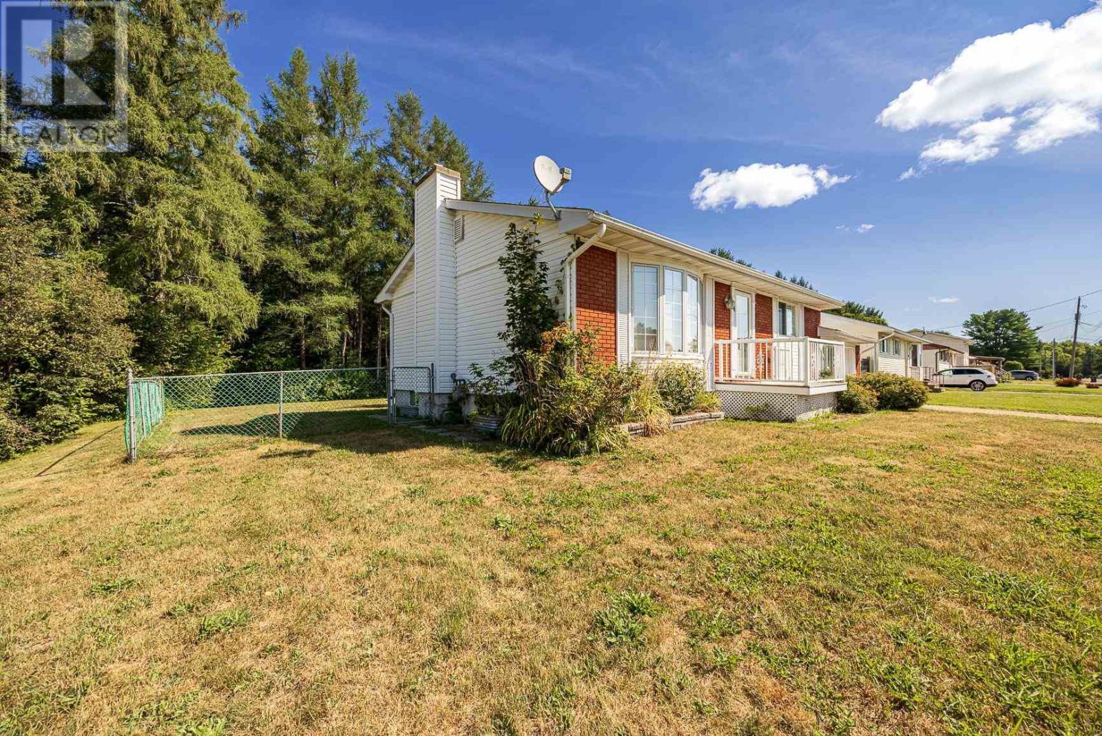 26 Corey Ave, Sault Ste. Marie, Ontario  P6B 4G5 - Photo 3 - SM262206