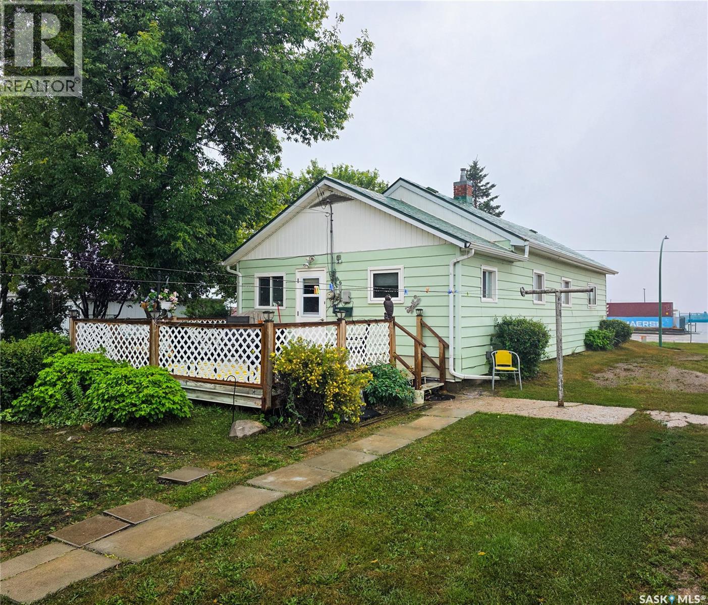 424 1st Avenue E, Melville, Saskatchewan  S0A 2P0 - Photo 1 - SK045817