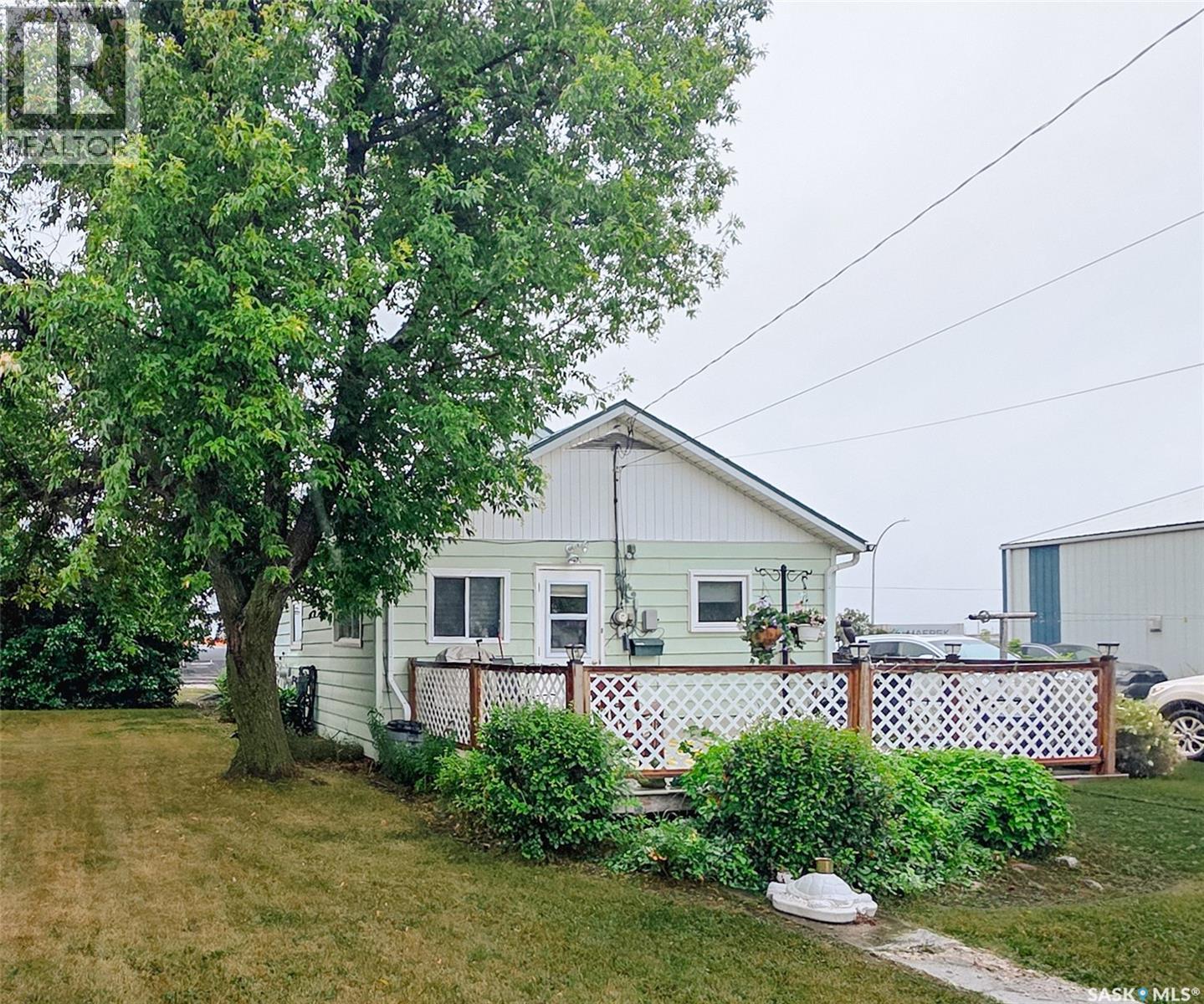 424 1st Avenue E, Melville, Saskatchewan  S0A 2P0 - Photo 2 - SK045817
