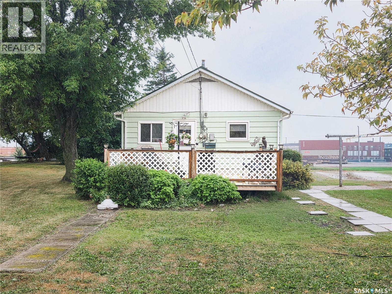 424 1st Avenue E, Melville, Saskatchewan  S0A 2P0 - Photo 3 - SK045817