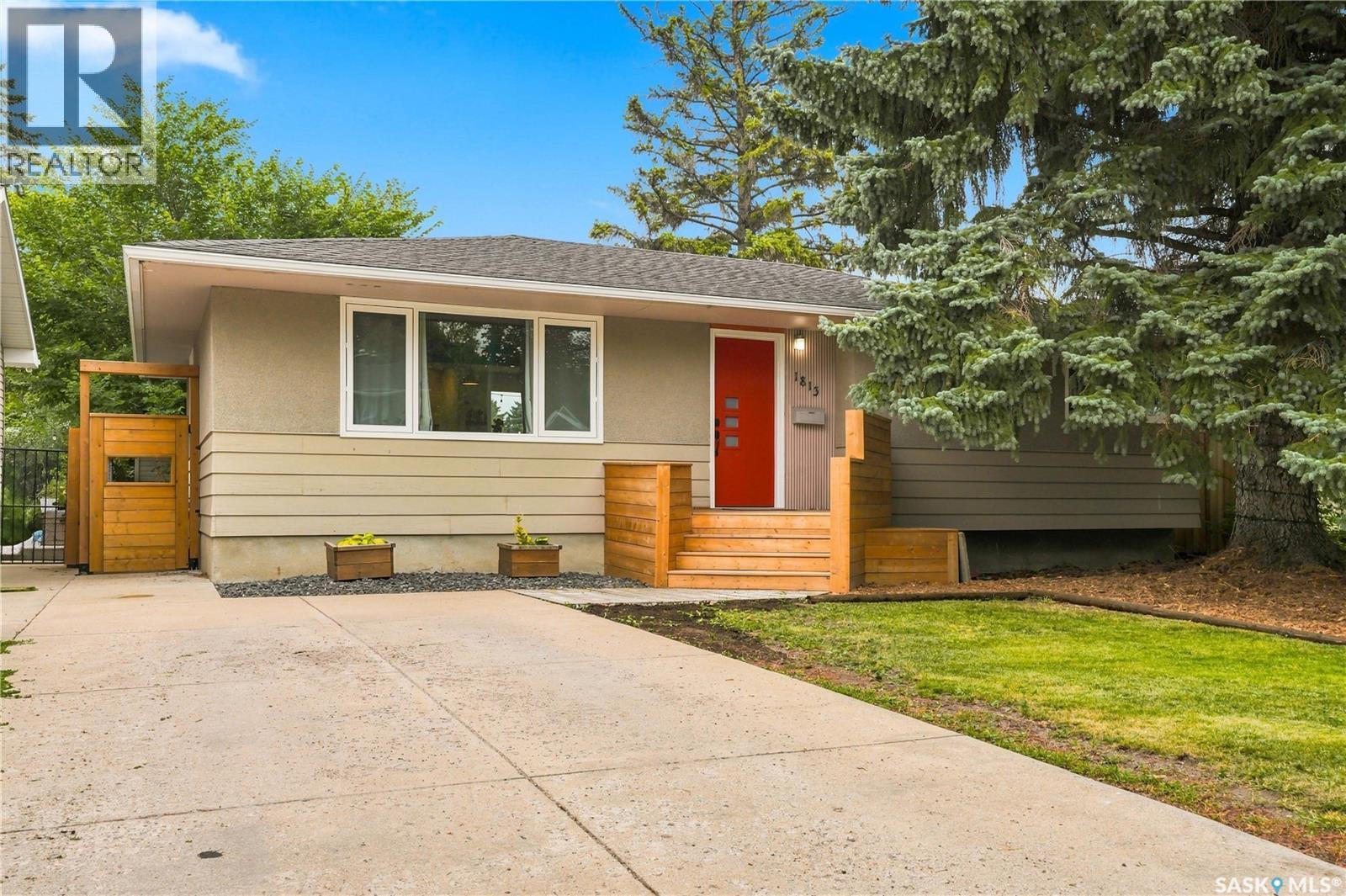 1813 Cameron Avenue, Saskatoon, Saskatchewan  S7H 3N2 - Photo 1 - SK045747