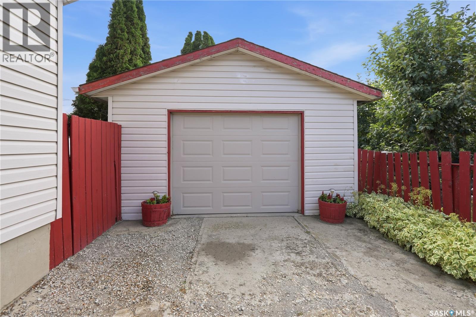 1229 Willow Avenue, Moose Jaw, Saskatchewan  S6H 1H1 - Photo 3 - SK045730