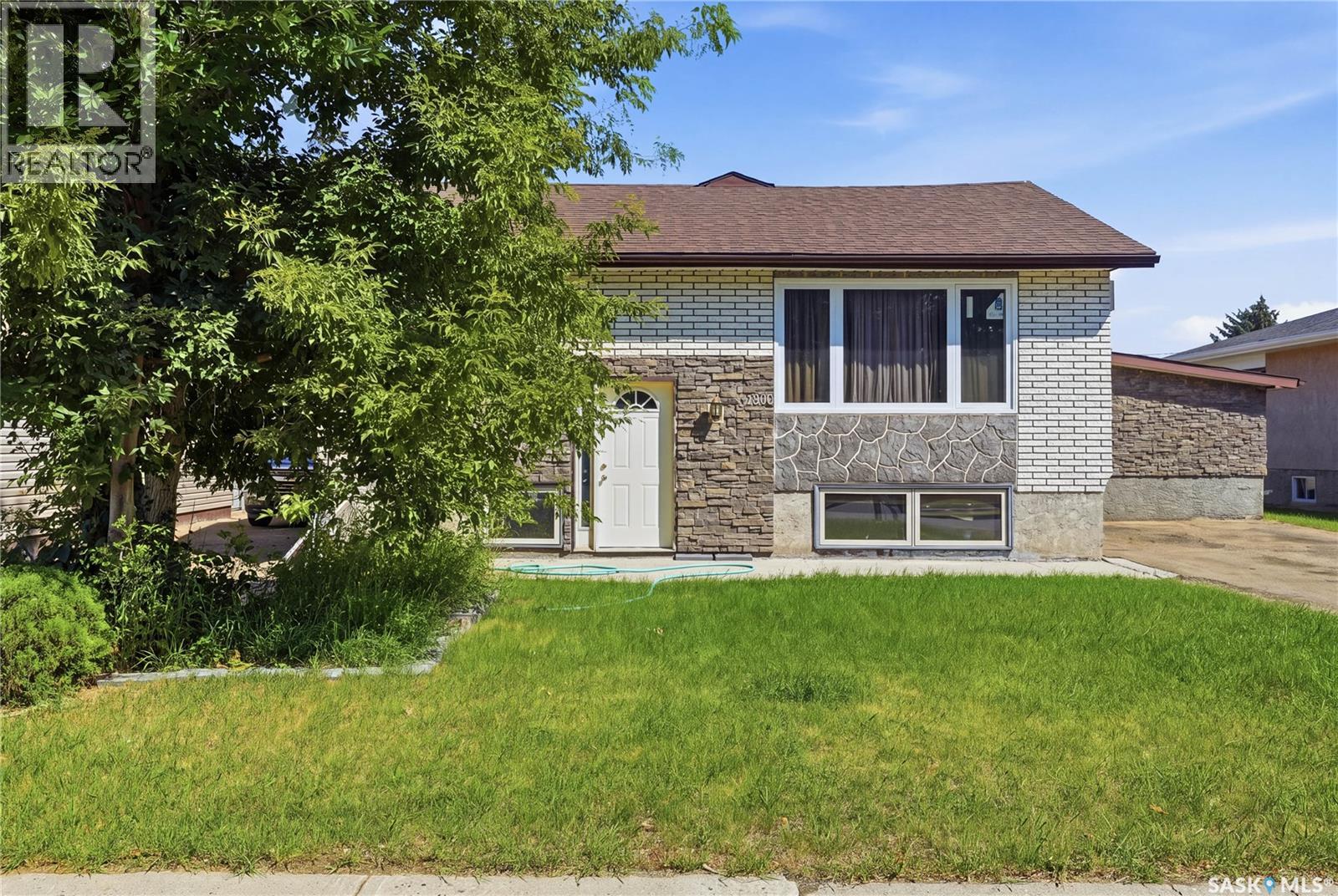 1020 Warner Street, Moose Jaw, Saskatchewan  S6H 5S5 - Photo 1 - SK045727