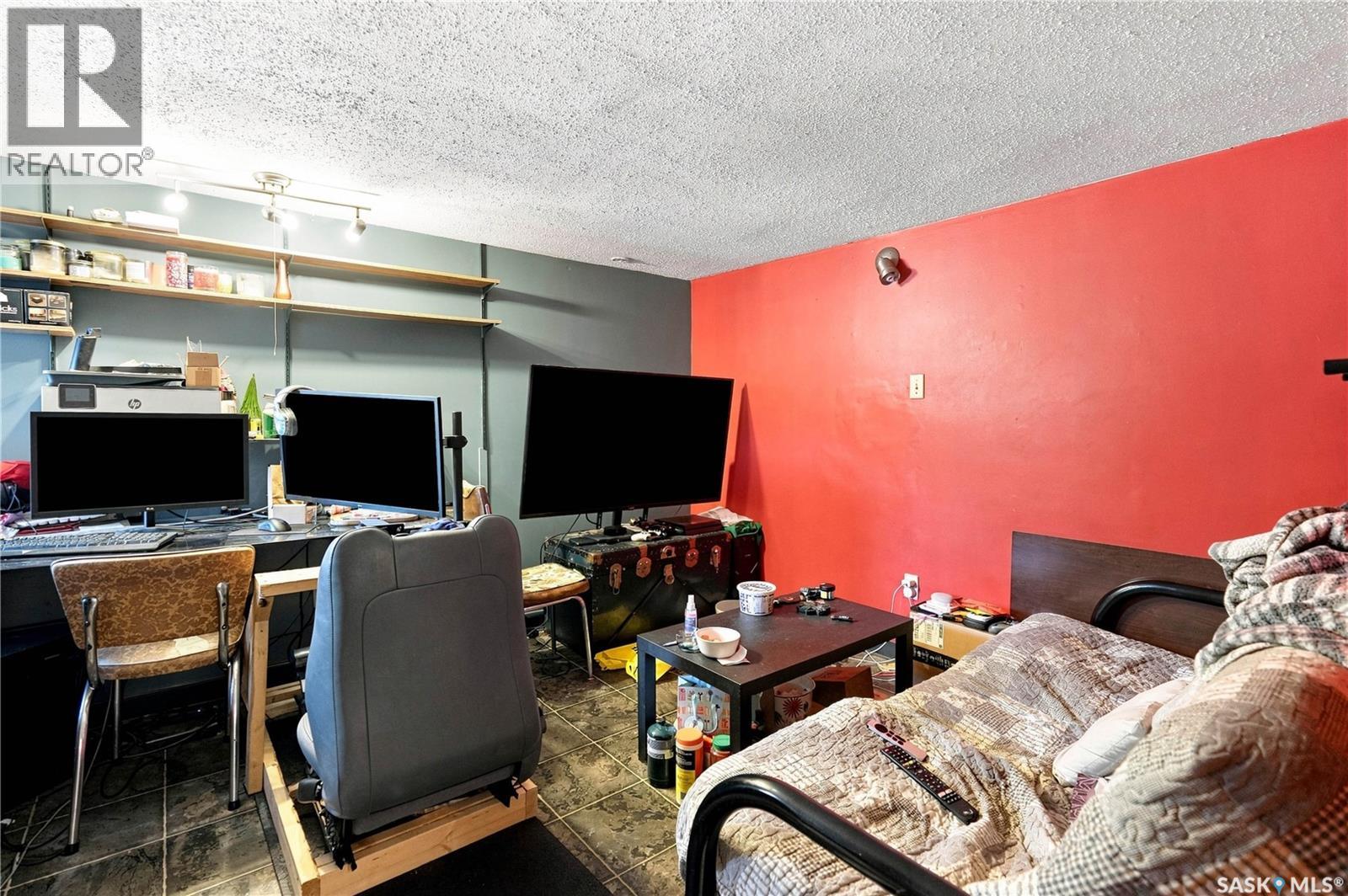 1020 Warner Street, Moose Jaw, Saskatchewan  S6H 5S5 - Photo 23 - SK045727