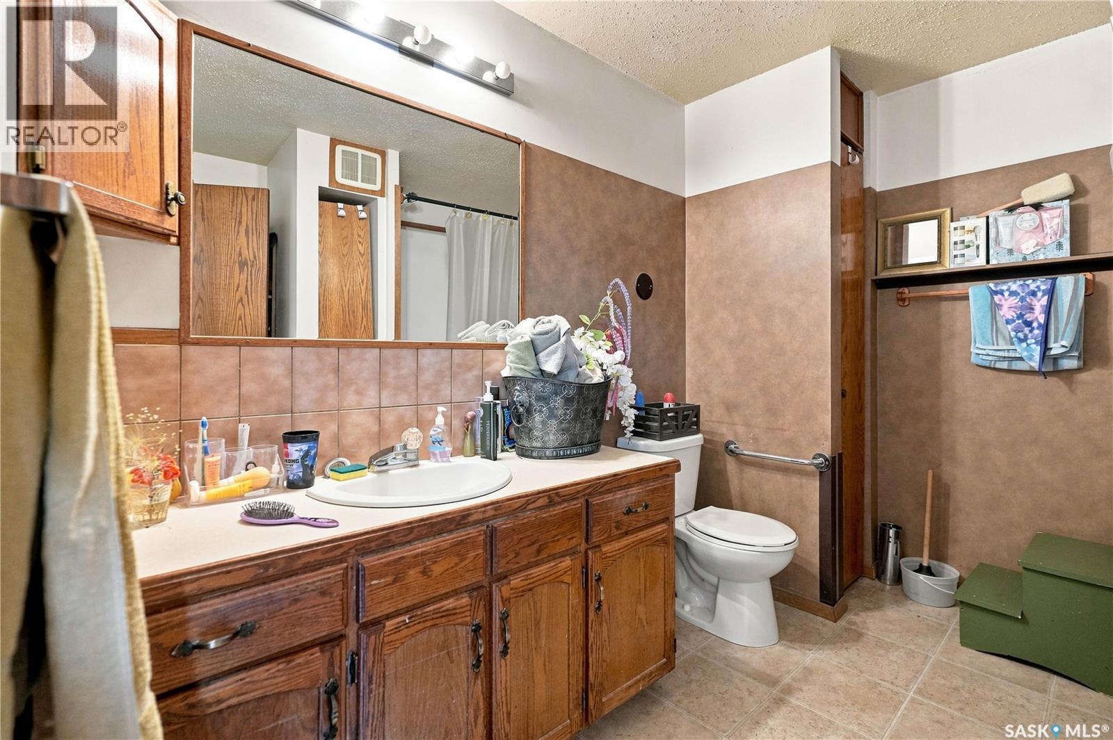 1020 Warner Street, Moose Jaw, Saskatchewan  S6H 5S5 - Photo 30 - SK045727