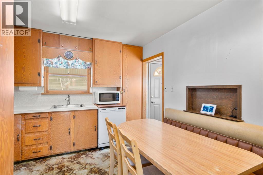 332 Third Street W, Cochrane, Alberta  T4C 1Z6 - Photo 11 - A2318121