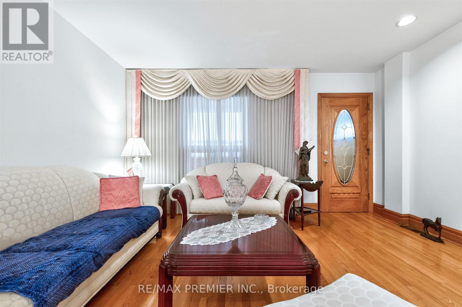 553 Greenwood Avenue, Toronto, Ontario  M4J 4A7 - Photo 11 - E13469380