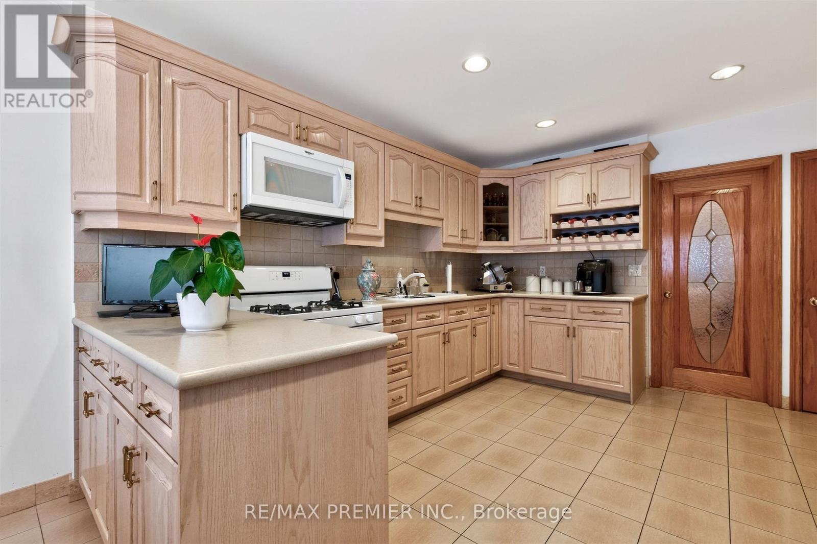 553 Greenwood Avenue, Toronto, Ontario  M4J 4A7 - Photo 17 - E13469380