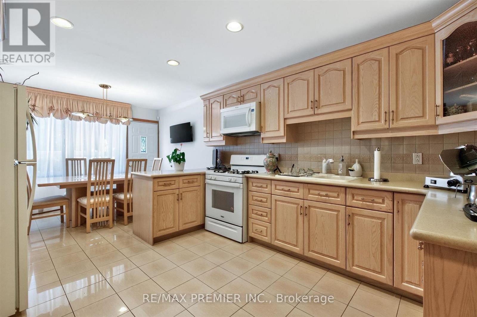 553 Greenwood Avenue, Toronto, Ontario  M4J 4A7 - Photo 14 - E13469380