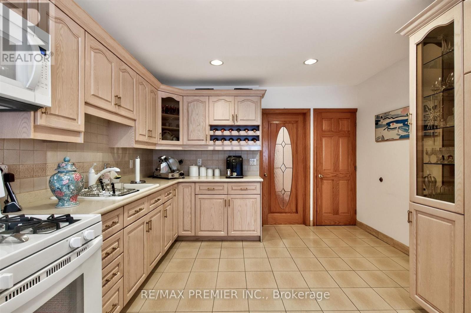553 Greenwood Avenue, Toronto, Ontario  M4J 4A7 - Photo 18 - E13469380