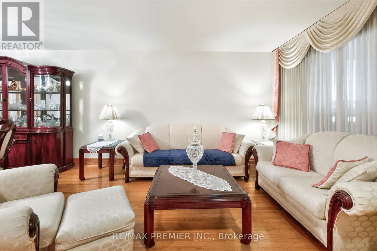 553 Greenwood Avenue, Toronto, Ontario  M4J 4A7 - Photo 8 - E13469380