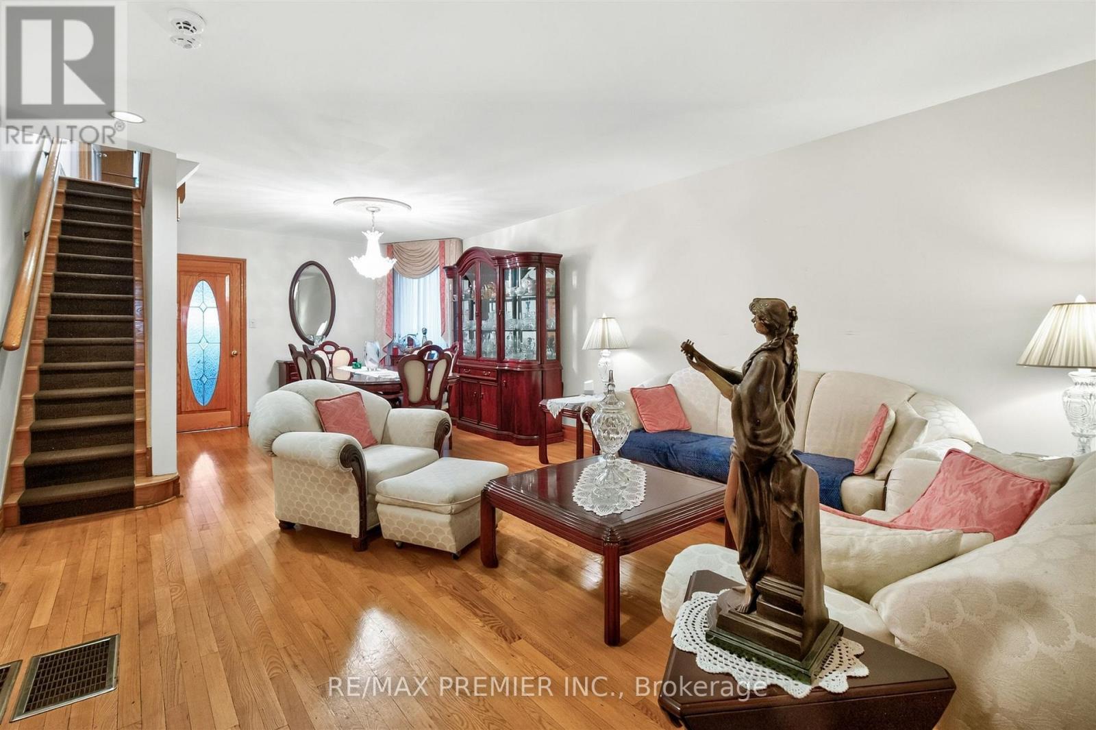 553 Greenwood Avenue, Toronto, Ontario  M4J 4A7 - Photo 7 - E13469380