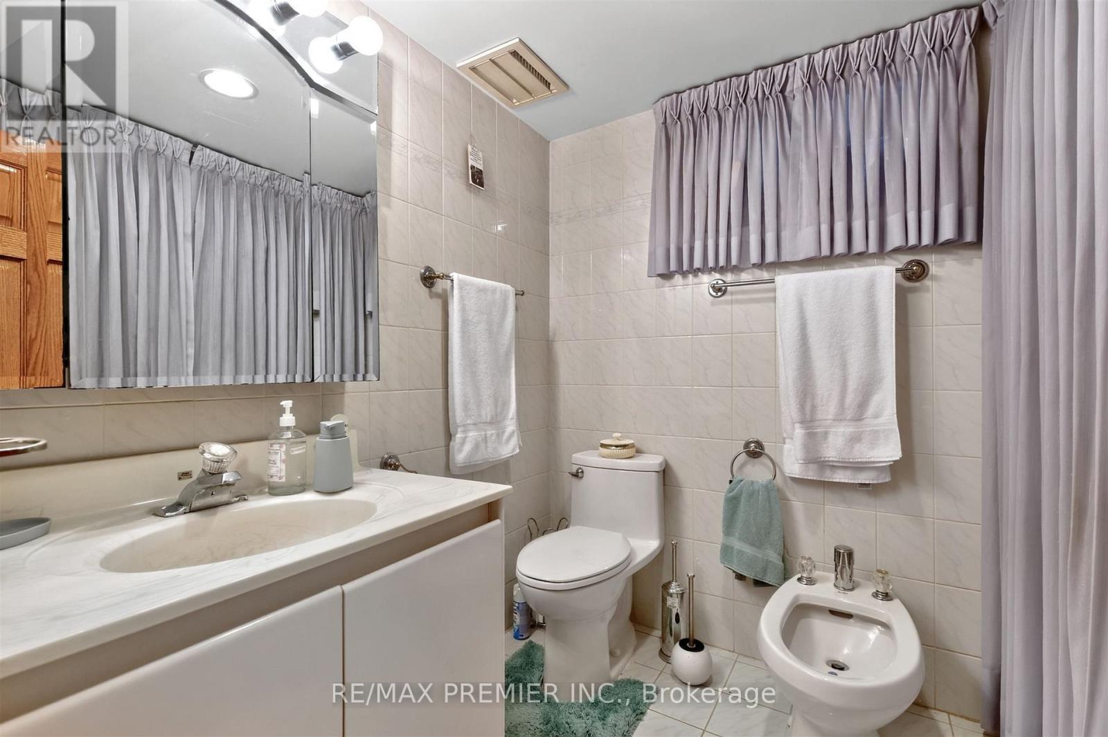 553 Greenwood Avenue, Toronto, Ontario  M4J 4A7 - Photo 37 - E13469380