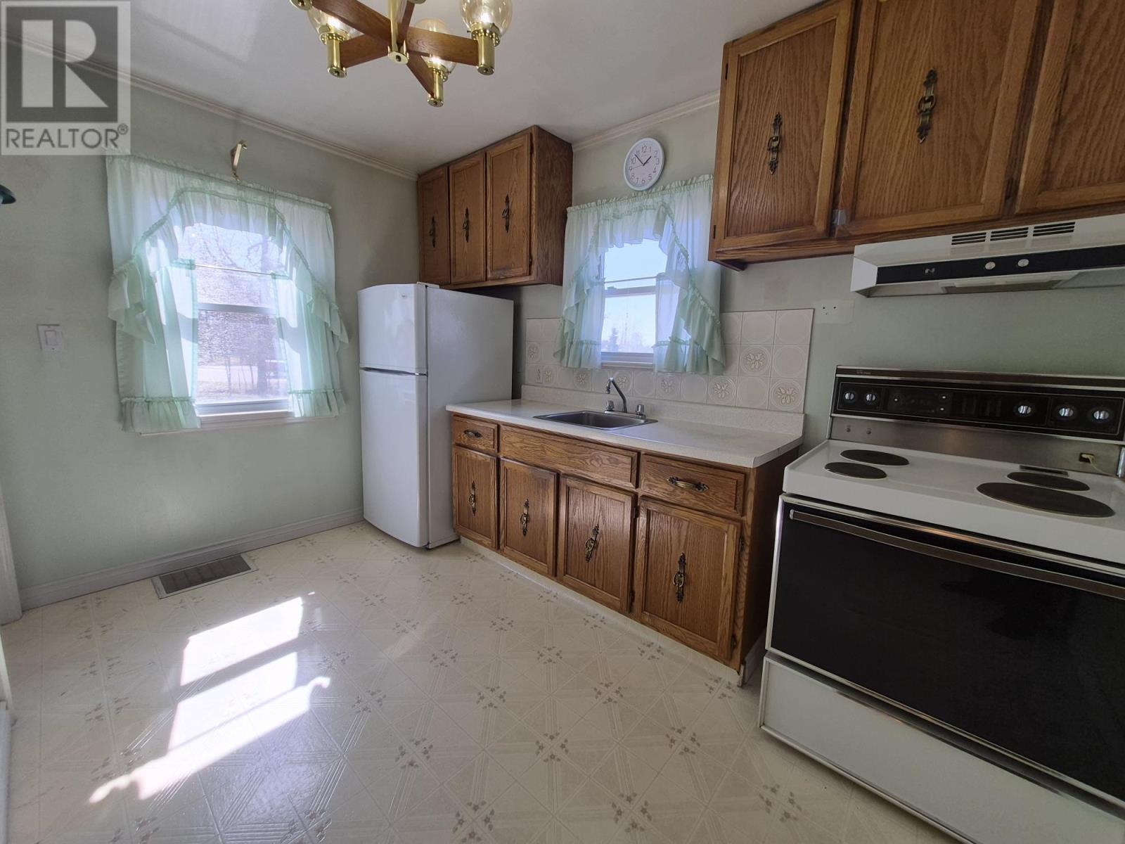 2 Laurier Ave, Terrace Bay, Ontario  P0T 2W0 - Photo 6 - TB2601086
