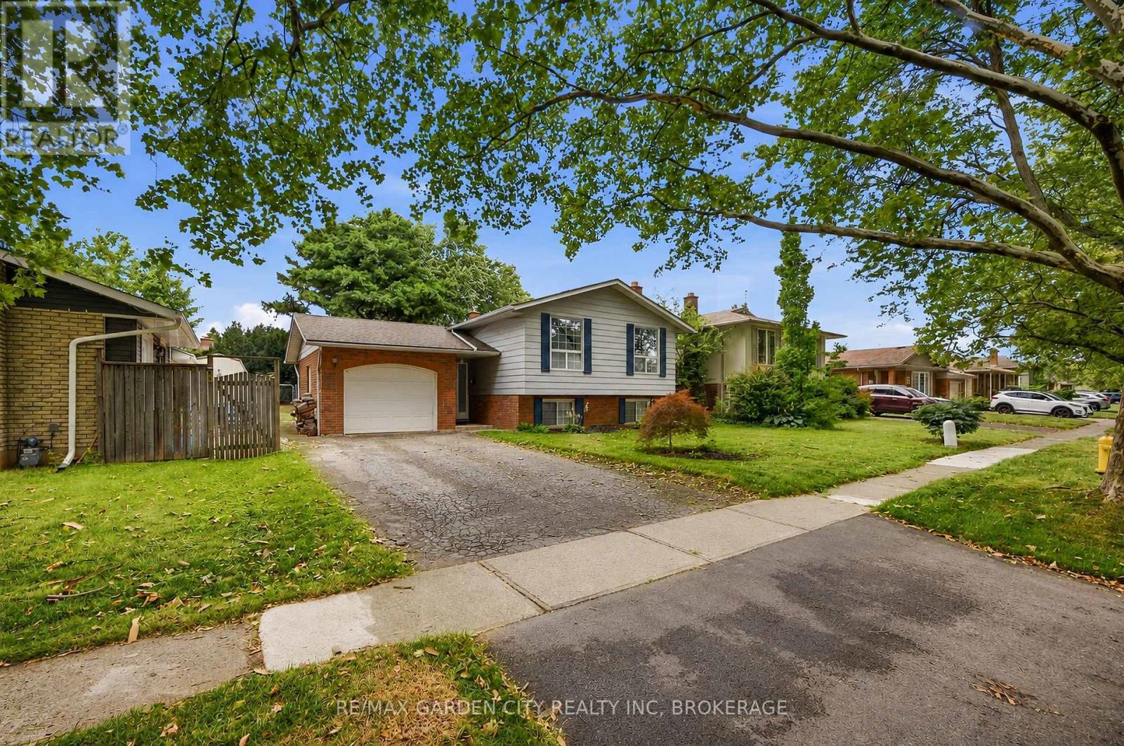 11 Kimbermount Drive, St. Catharines, Ontario  L2N 5W6 - Photo 3 - X13684368