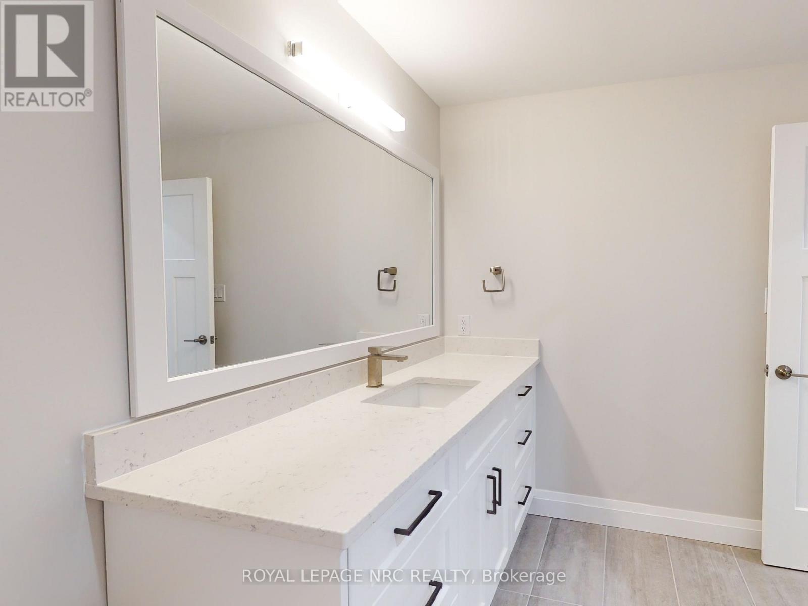 Lower - 10a Smythe Street, St. Catharines, Ontario  L2P 2G8 - Photo 17 - X13684430