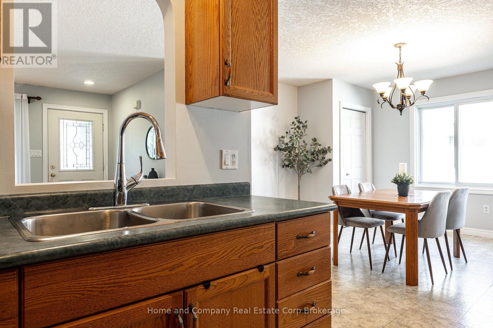 402 Douglas Street, Stratford, Ontario  N5A 7Z7 - Photo 15 - X13684448