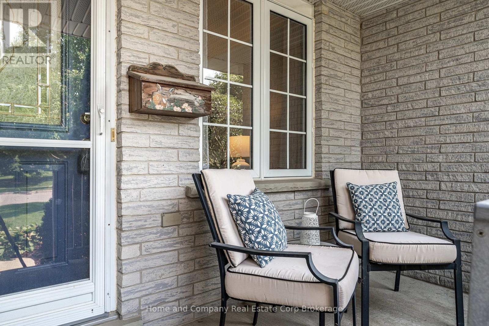 402 Douglas Street, Stratford, Ontario  N5A 7Z7 - Photo 2 - X13684448