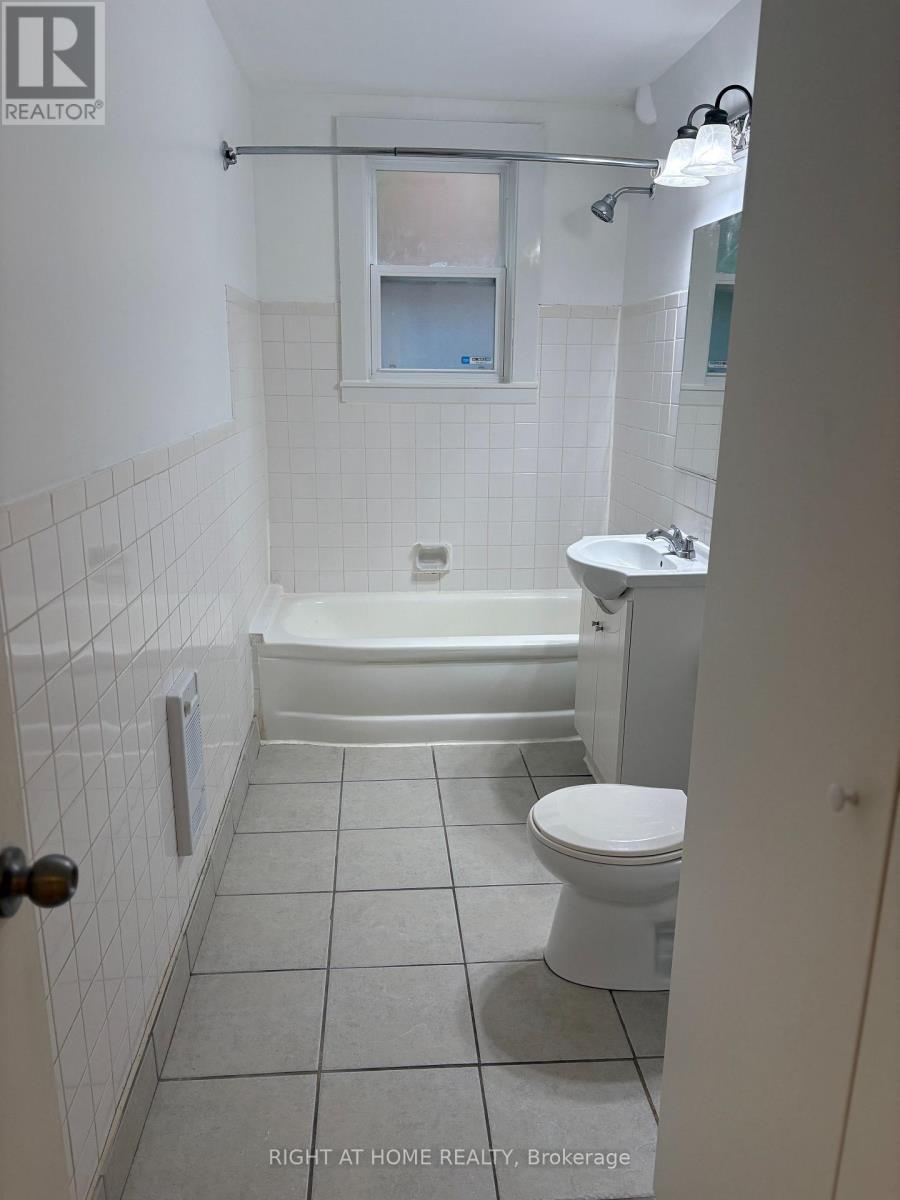 One - 170 Bowood Avenue, Toronto, Ontario  M4N 1Y6 - Photo 11 - C13684336