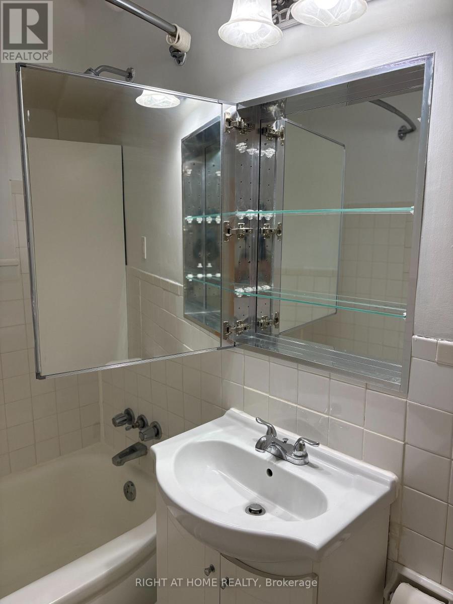 One - 170 Bowood Avenue, Toronto, Ontario  M4N 1Y6 - Photo 12 - C13684336