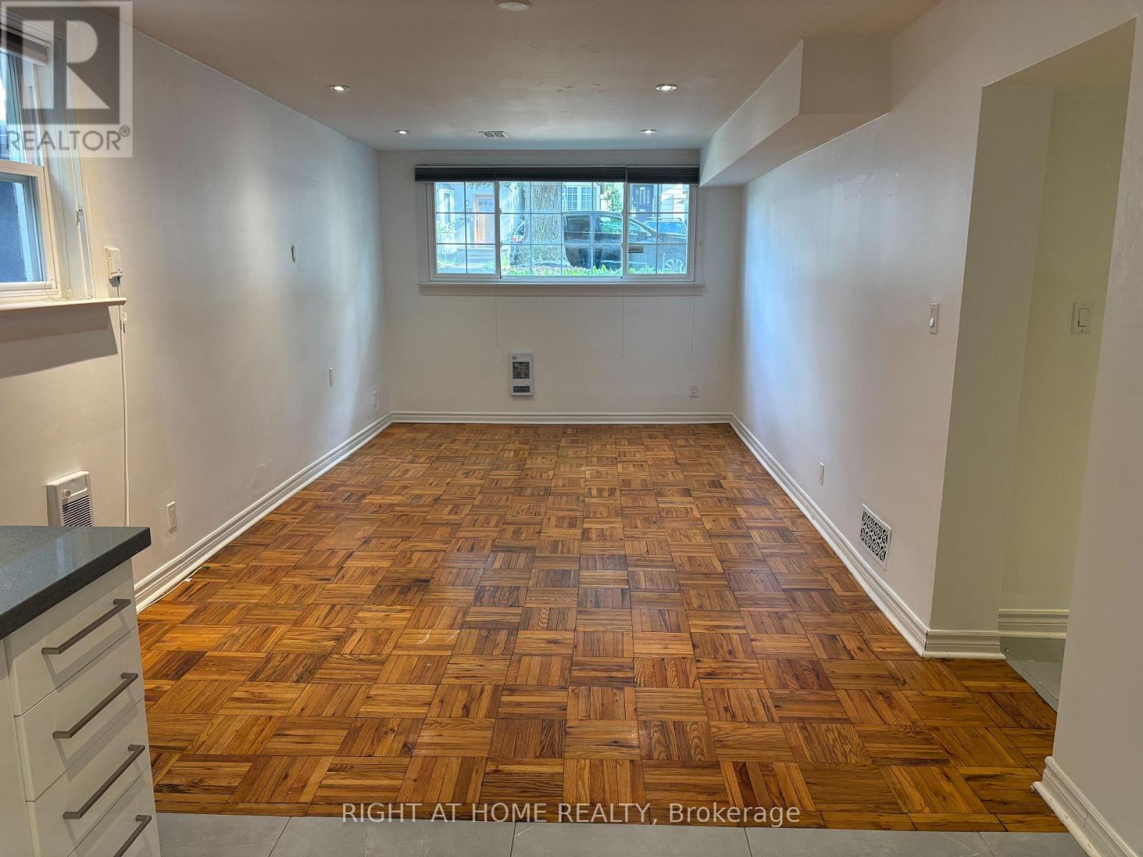 One - 170 Bowood Avenue, Toronto, Ontario  M4N 1Y6 - Photo 4 - C13684336