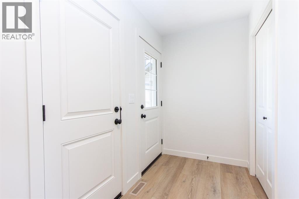 60 Trinity Street, Lacombe, Alberta  T4L 0L1 - Photo 7 - A2315856