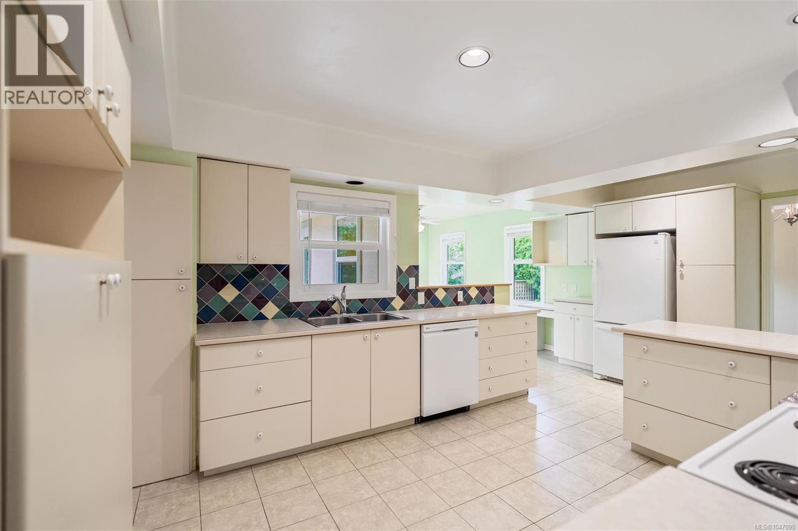2758 Dunlevy St, Oak Bay, British Columbia  V8R 5Z5 - Photo 11 - 1047095