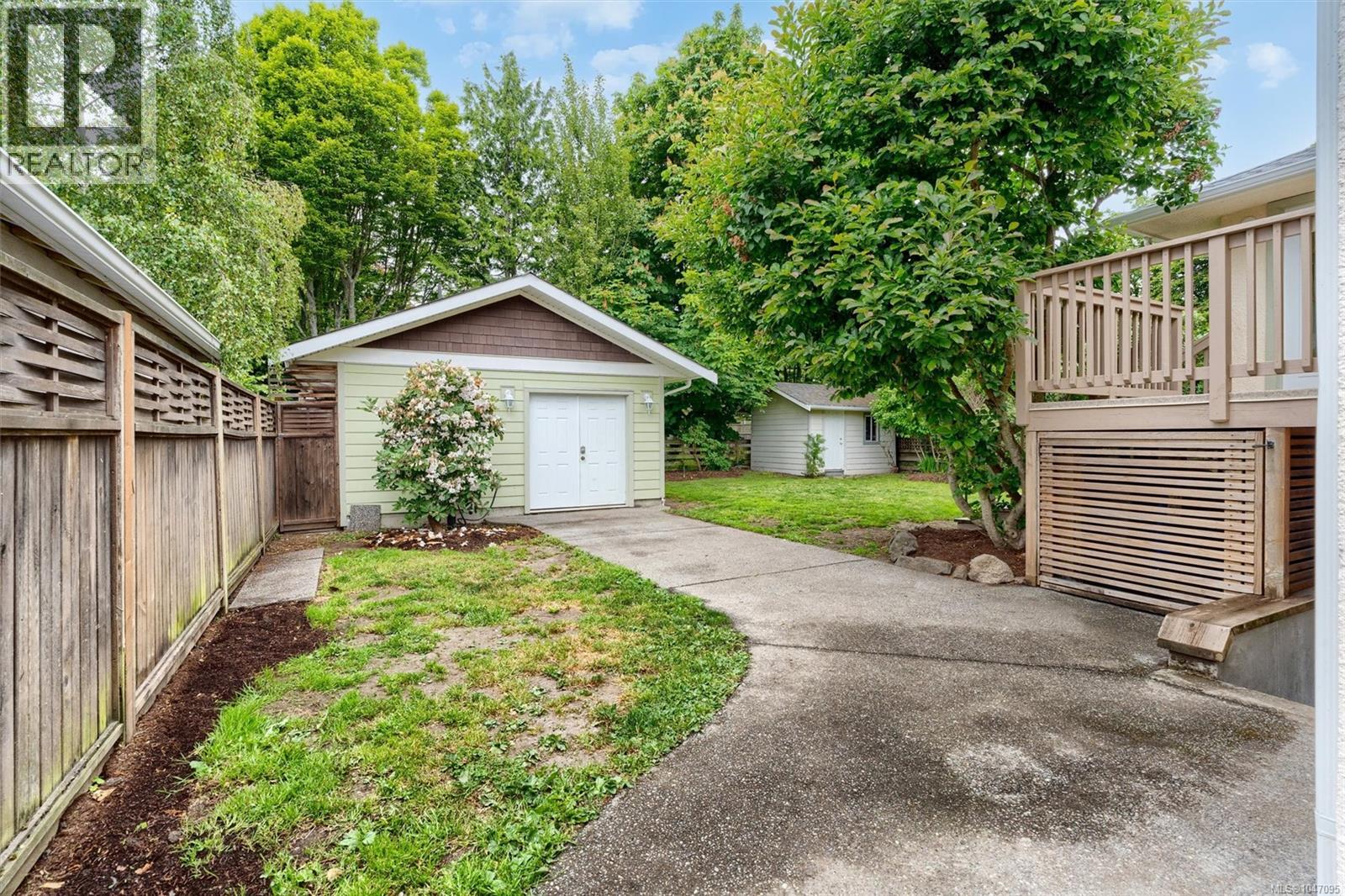 2758 Dunlevy St, Oak Bay, British Columbia  V8R 5Z5 - Photo 39 - 1047095