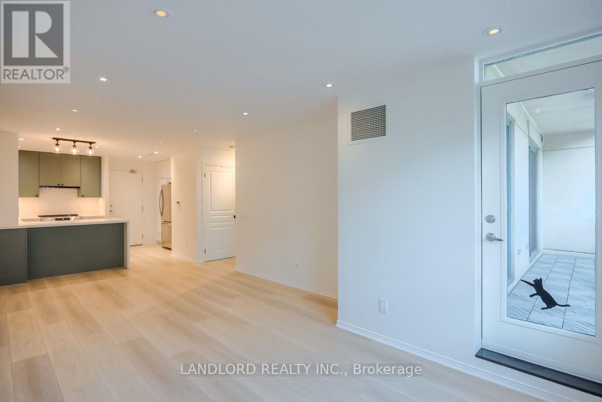 512 - 1863 Queen Street E, Toronto, Ontario  M4L 3Y6 - Photo 4 - E13684542