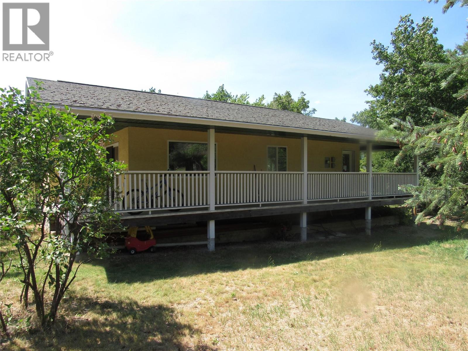 566 Rosedale Road, Castlegar, British Columbia
