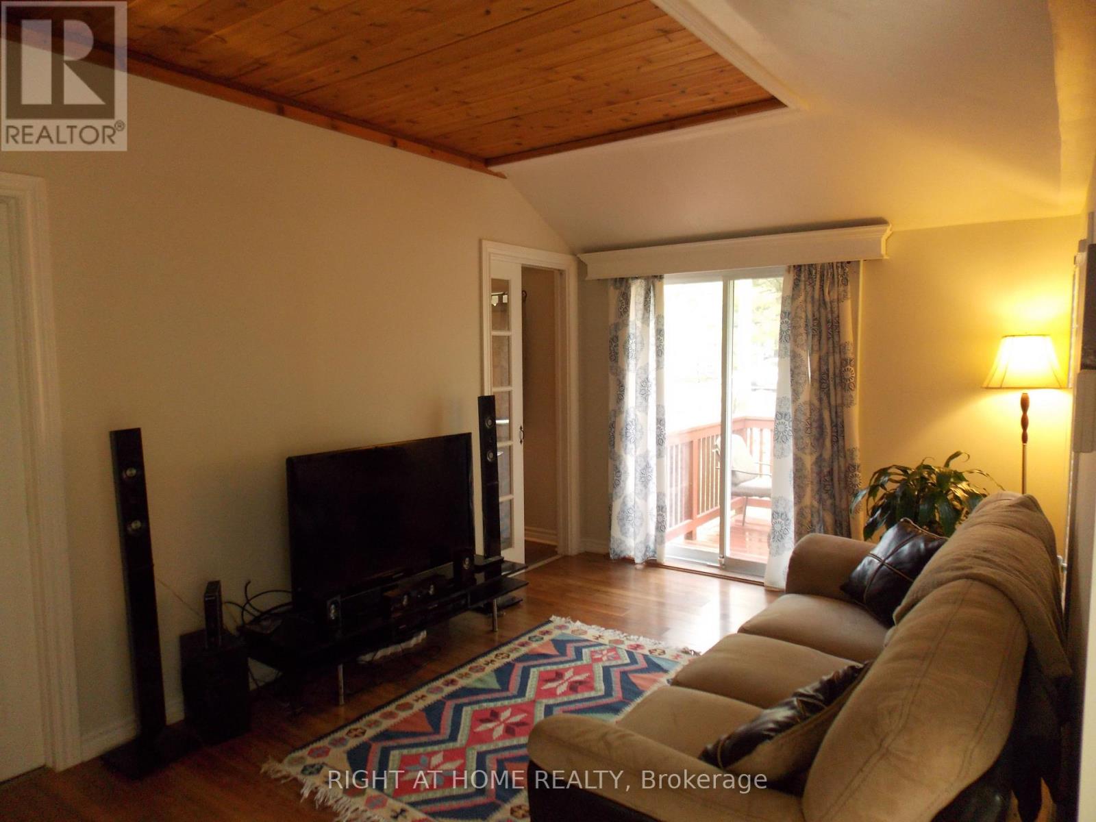 10 Rosehill Drive, Whitchurch-Stouffville, Ontario  L4A 7X3 - Photo 6 - N13684358