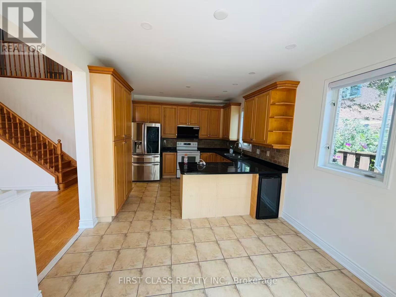 39 Emery Hill Boulevard, Markham, Ontario  L6C 2W7 - Photo 7 - N13684380