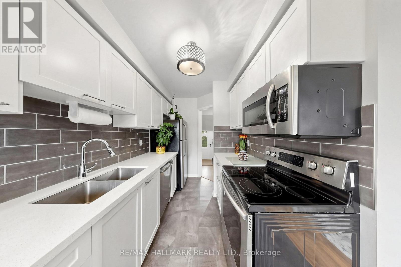 5 Evelyn Buck Lane, Aurora, Ontario  L4G 7H9 - Photo 7 - N13684452