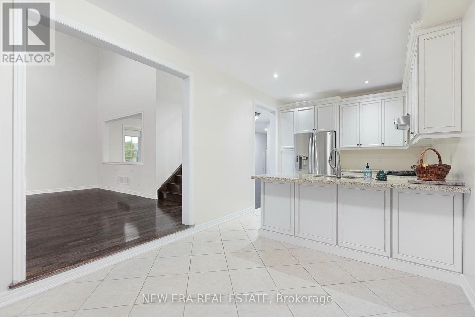 2 Lady Valentina Avenue, Vaughan, Ontario  L6A 0E4 - Photo 12 - N13684508