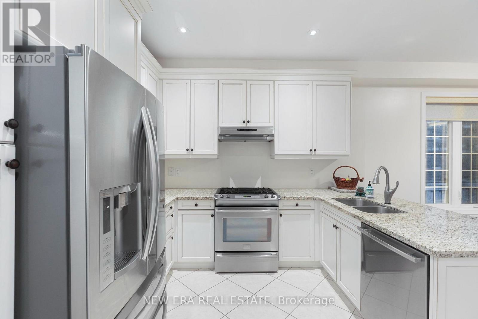2 Lady Valentina Avenue, Vaughan, Ontario  L6A 0E4 - Photo 9 - N13684508