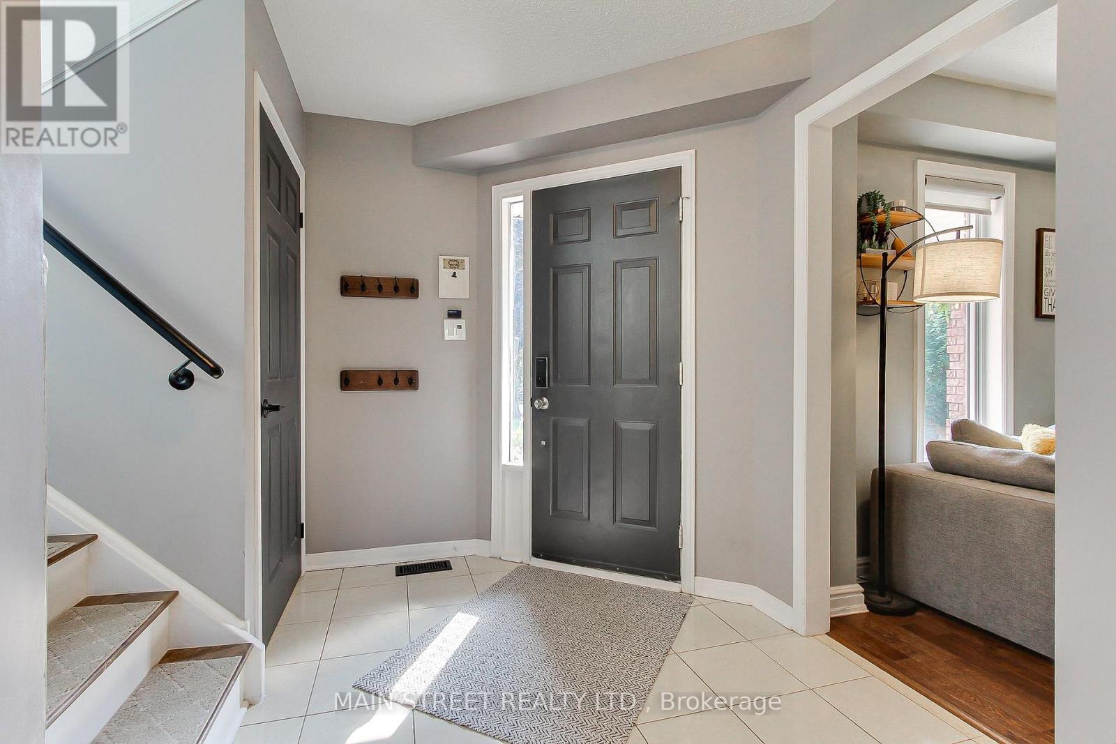 109 Bishop Drive, Barrie (Ardagh), Ontario  L4N 7P4 - Photo 5 - S13684334