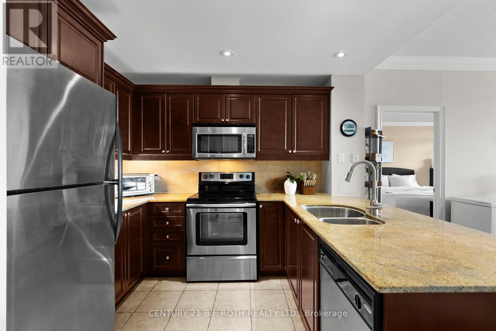 1310 - 37 Ellen Street, Barrie (City Centre), Ontario  L4N 6G2 - Photo 6 - S13684518
