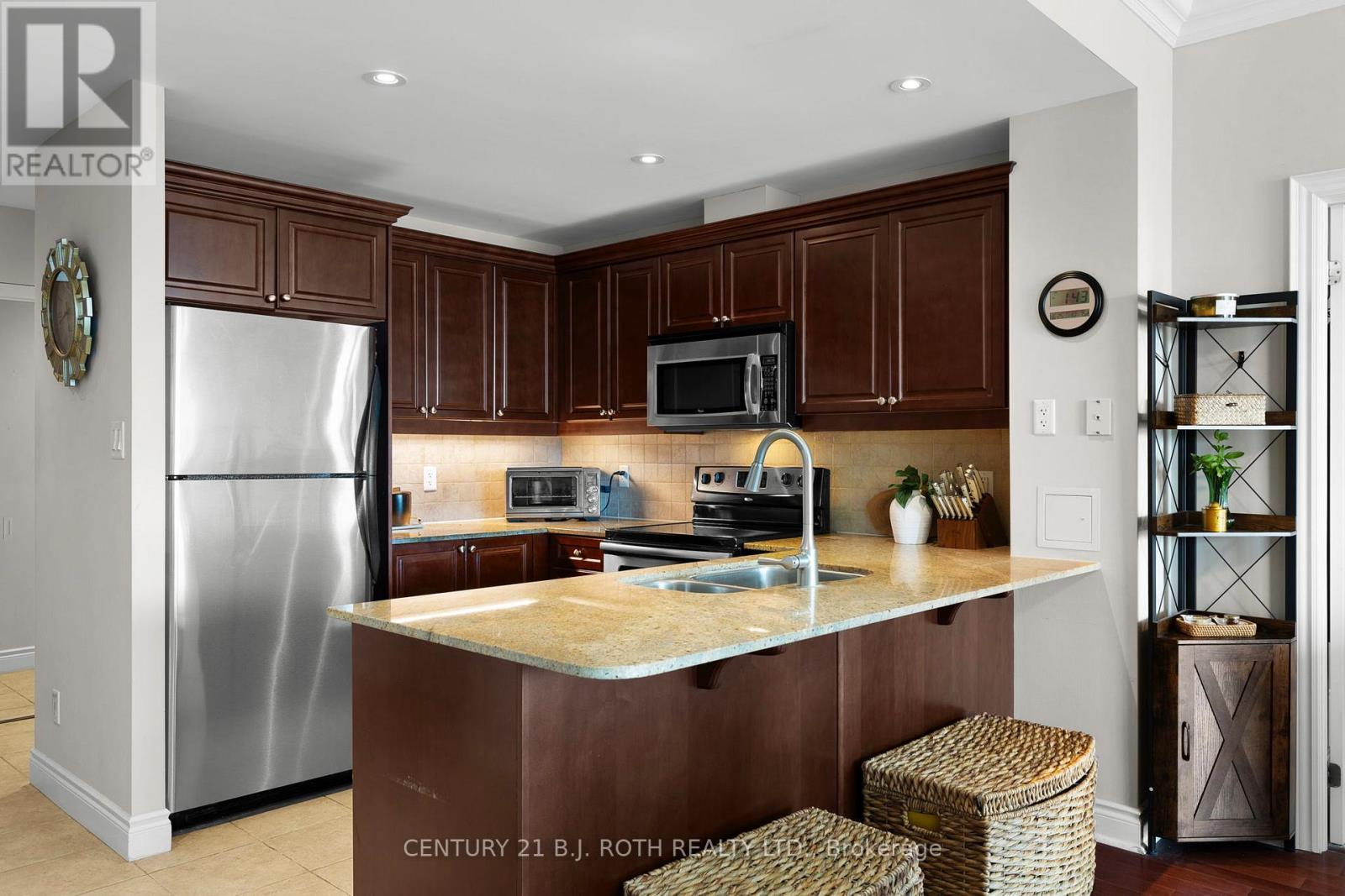 1310 - 37 Ellen Street, Barrie (City Centre), Ontario  L4N 6G2 - Photo 7 - S13684518