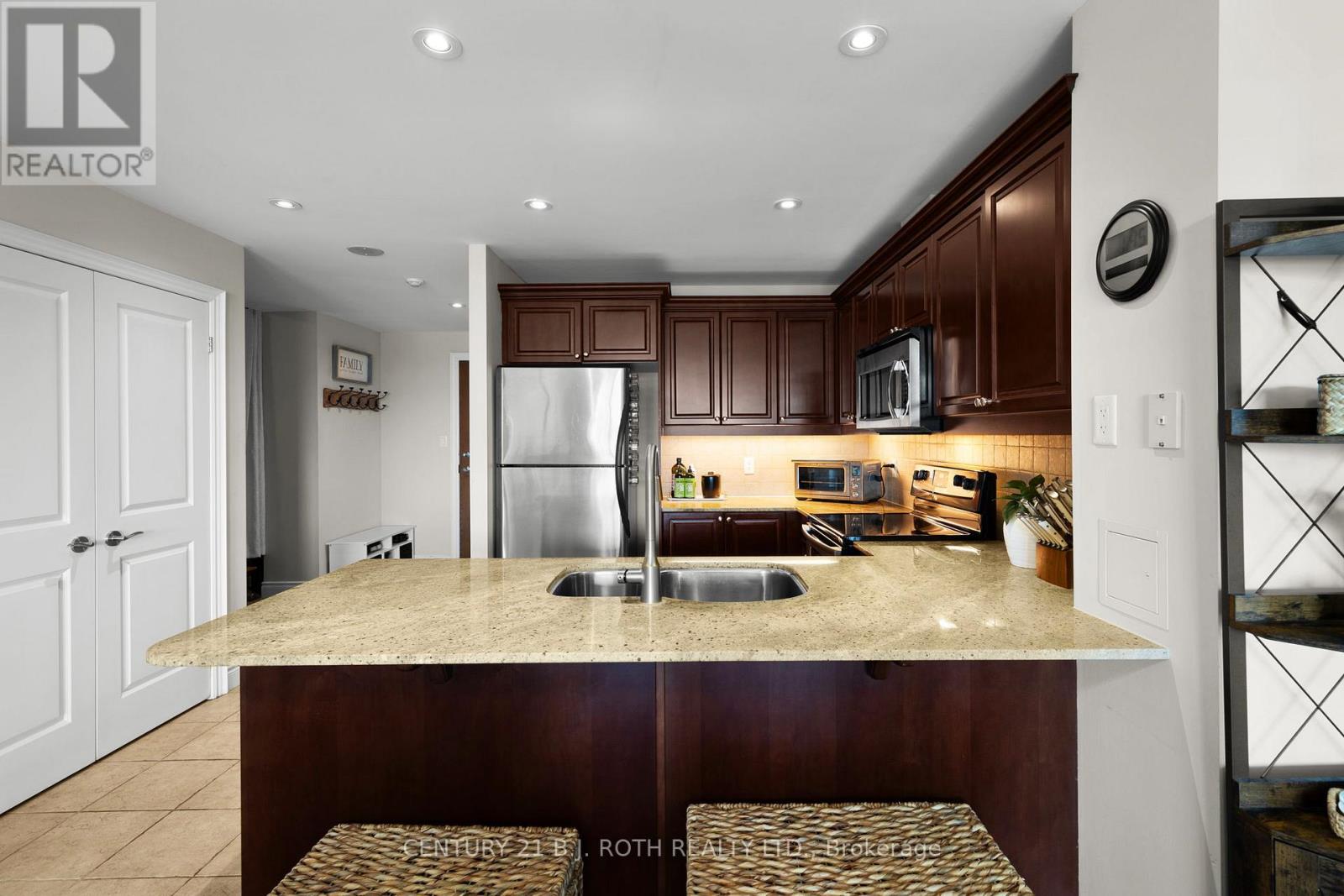 1310 - 37 Ellen Street, Barrie (City Centre), Ontario  L4N 6G2 - Photo 8 - S13684518
