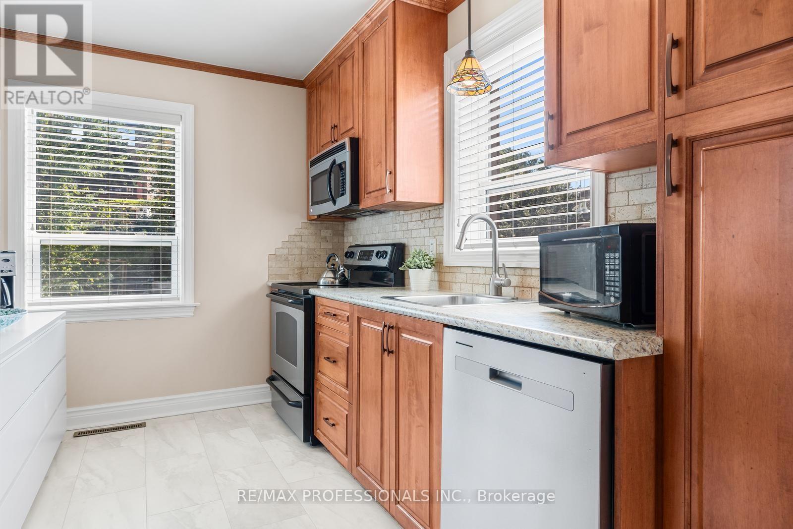 21 Brendwin Road, Toronto, Ontario  M6N 4V6 - Photo 12 - W13684400