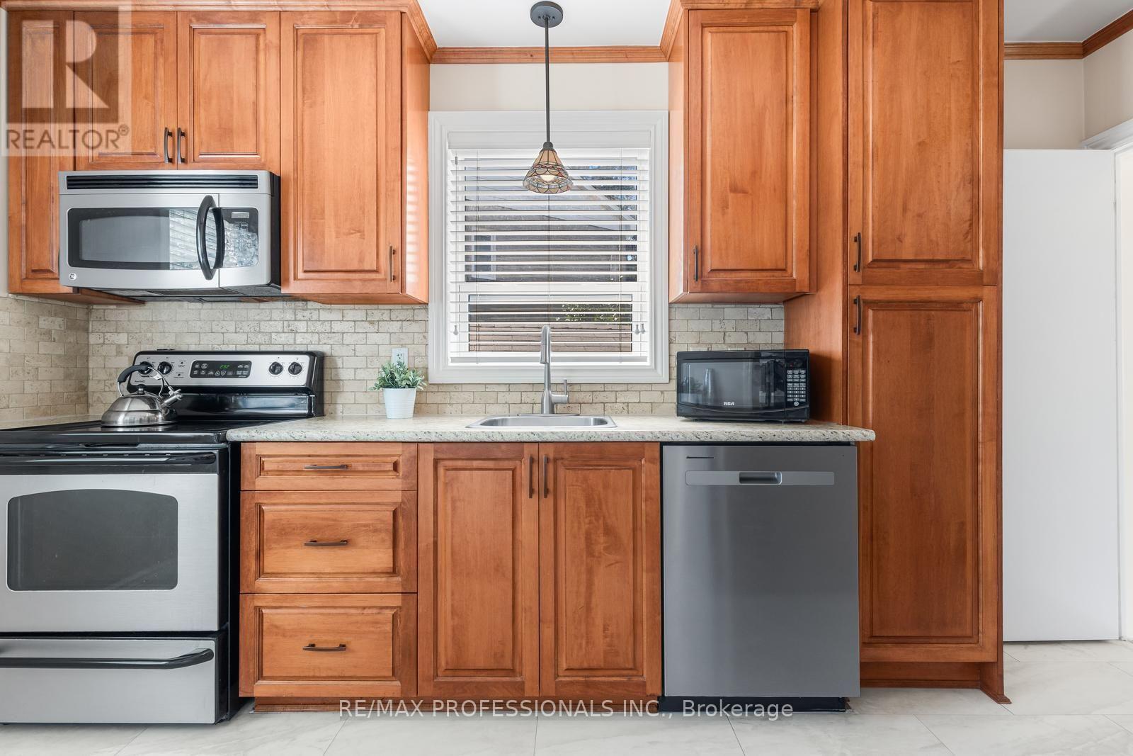 21 Brendwin Road, Toronto, Ontario  M6N 4V6 - Photo 13 - W13684400