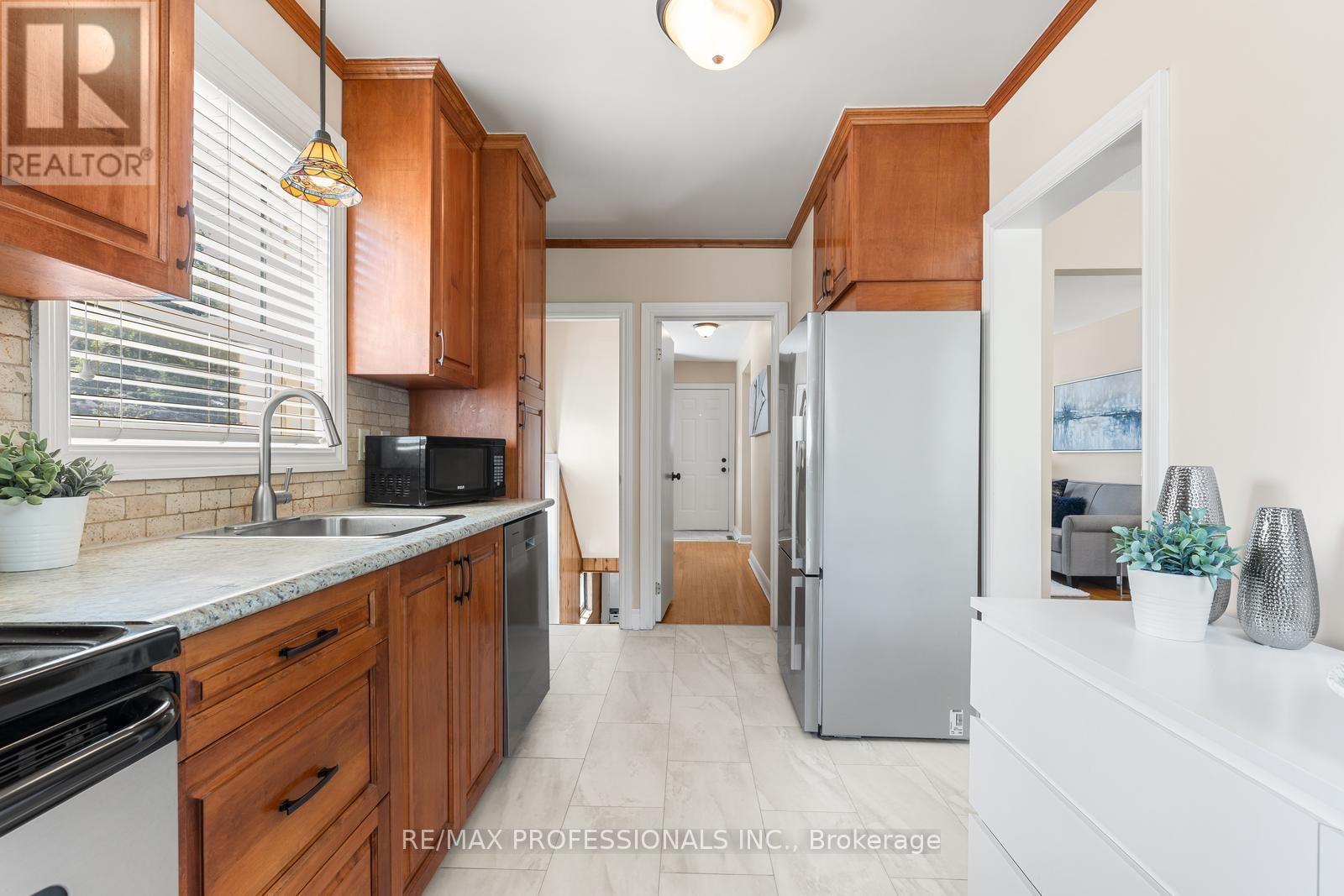 21 Brendwin Road, Toronto, Ontario  M6N 4V6 - Photo 15 - W13684400