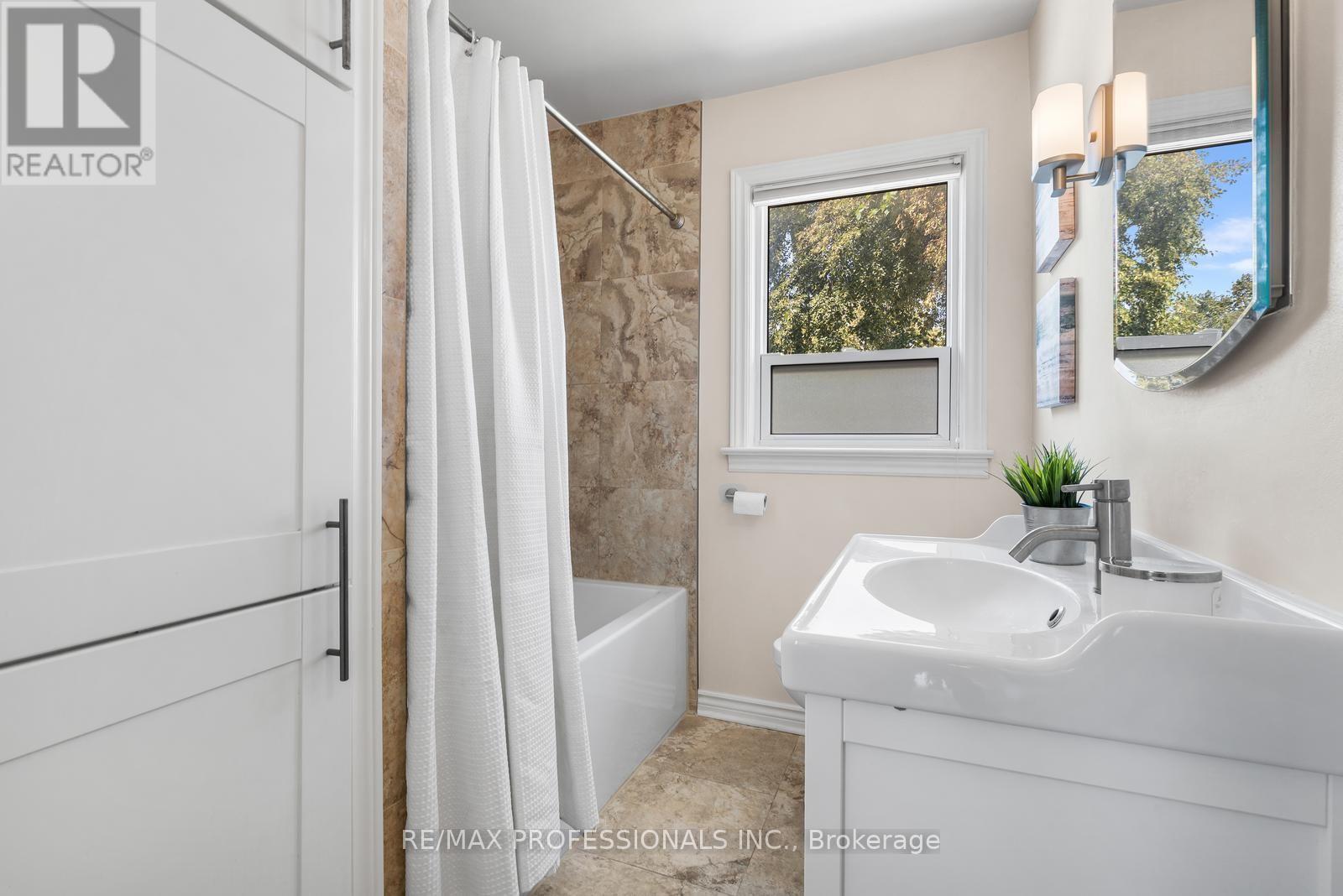 21 Brendwin Road, Toronto, Ontario  M6N 4V6 - Photo 17 - W13684400
