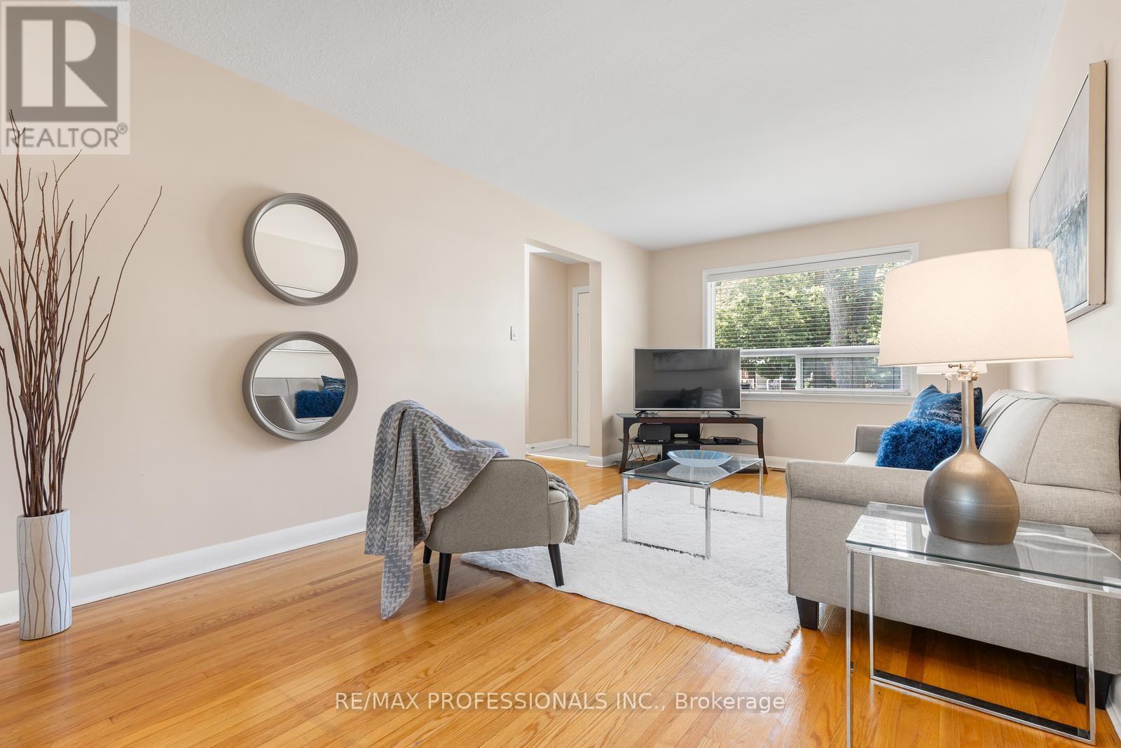 21 Brendwin Road, Toronto, Ontario  M6N 4V6 - Photo 7 - W13684400