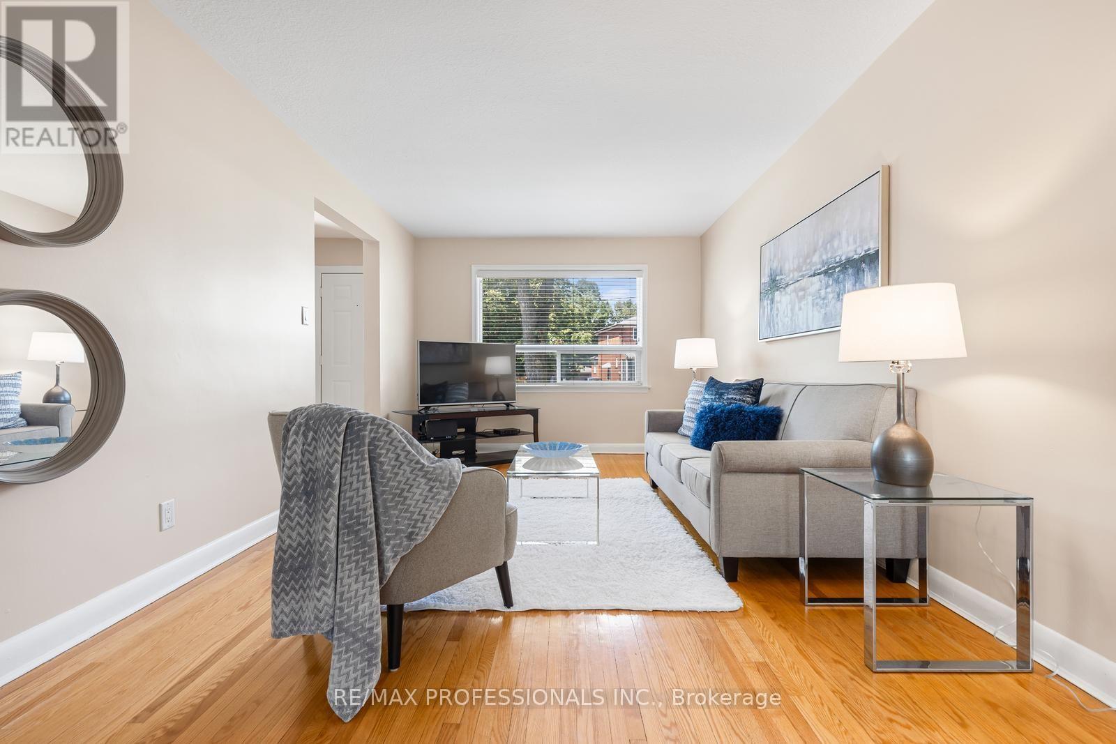 21 Brendwin Road, Toronto, Ontario  M6N 4V6 - Photo 8 - W13684400