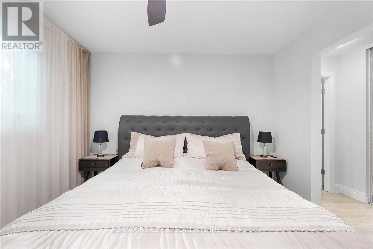 63 Suburban Drive, Mississauga, Ontario  L5N 1H1 - Photo 14 - W13684404