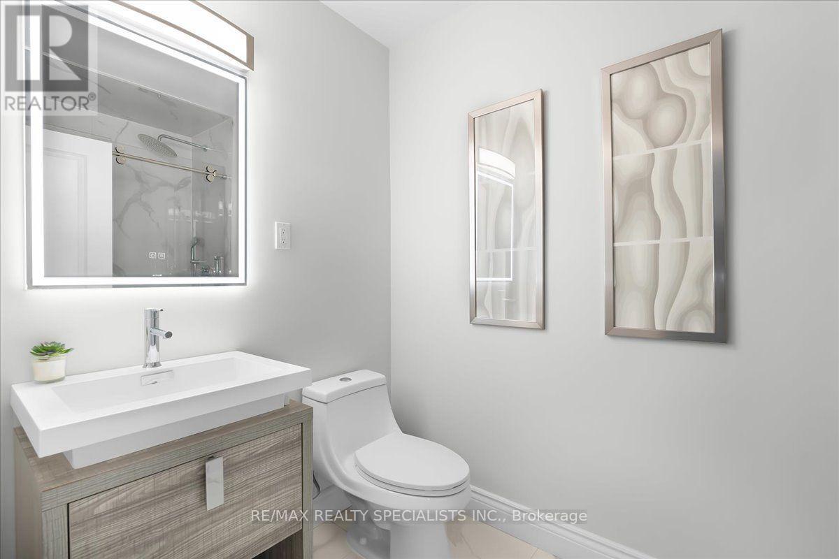 63 Suburban Drive, Mississauga, Ontario  L5N 1H1 - Photo 18 - W13684404