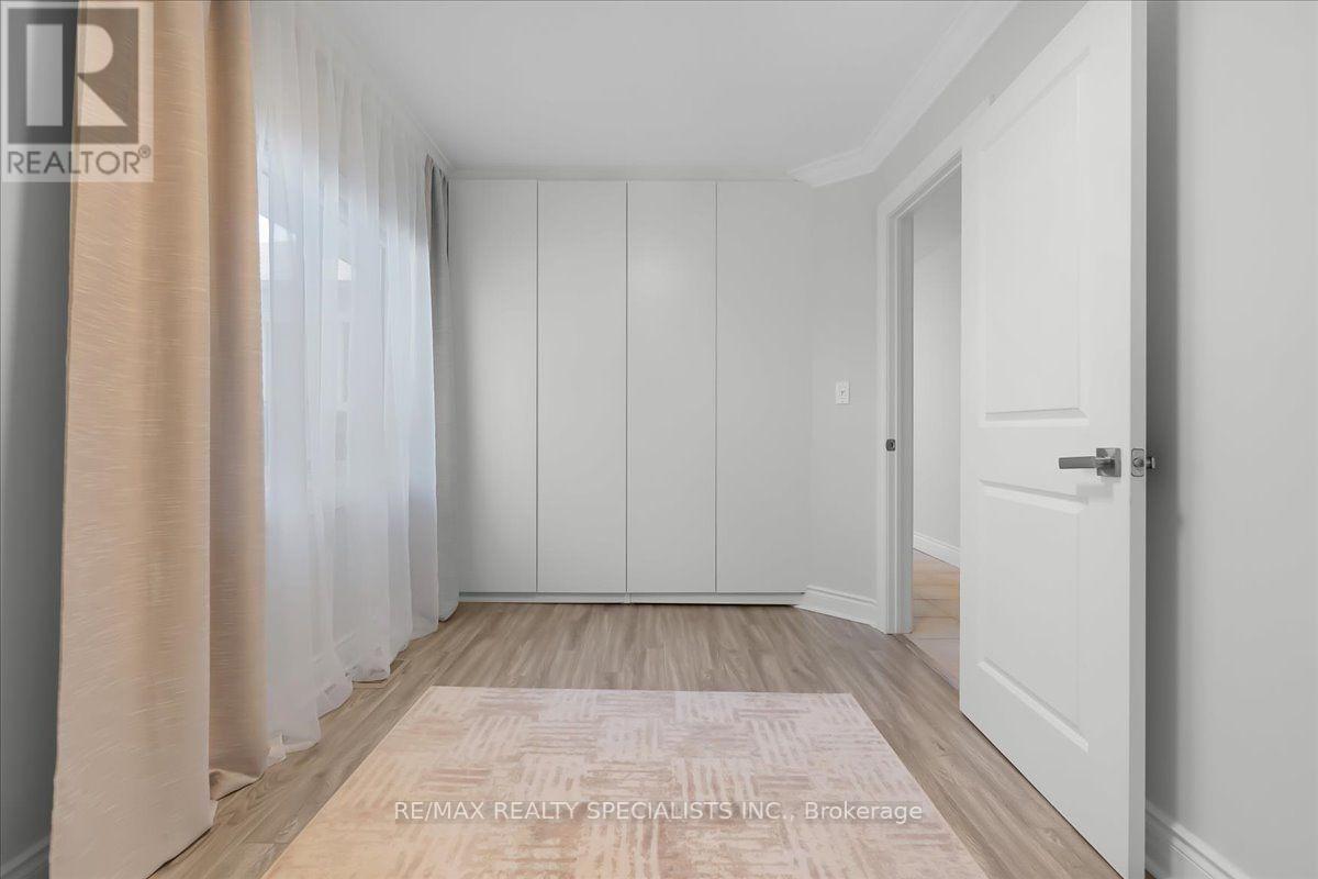 63 Suburban Drive, Mississauga, Ontario  L5N 1H1 - Photo 21 - W13684404