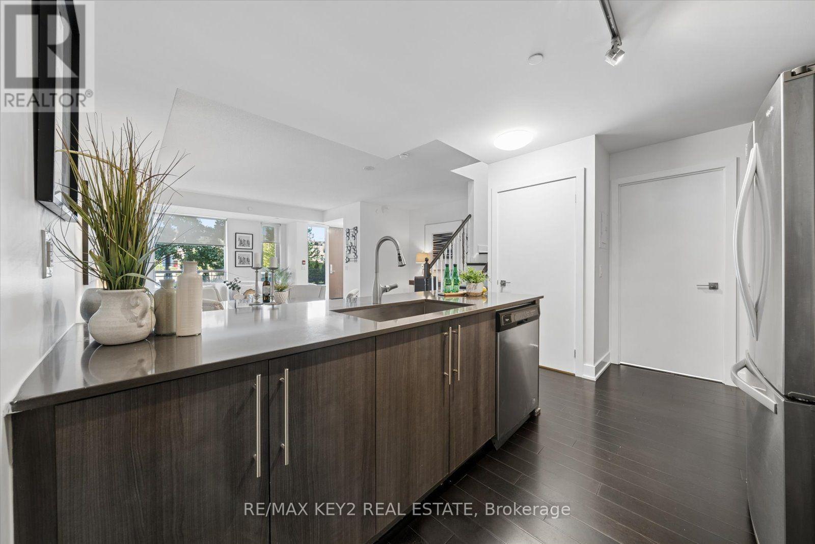 Th6 - 4011 Brickstone Mews, Mississauga, Ontario  L5B 0G3 - Photo 12 - W13684458