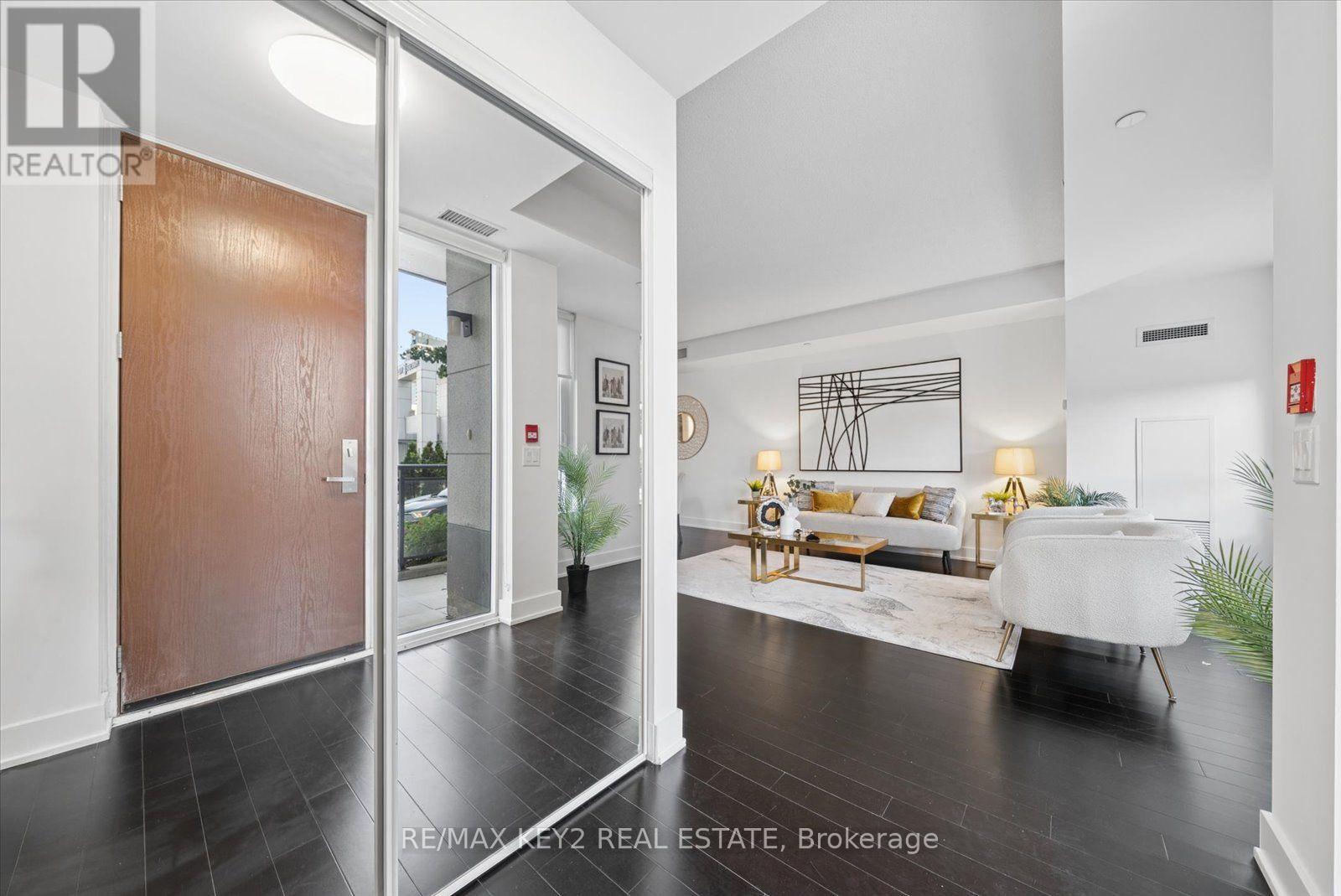 Th6 - 4011 Brickstone Mews, Mississauga, Ontario  L5B 0G3 - Photo 2 - W13684458